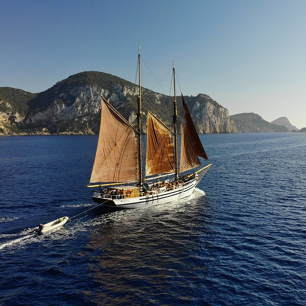 Alquilar Barco GOLETA SAGA