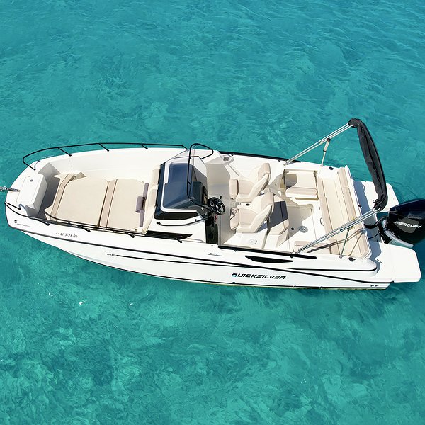 Alquilar Barco QUICKSILVER 805