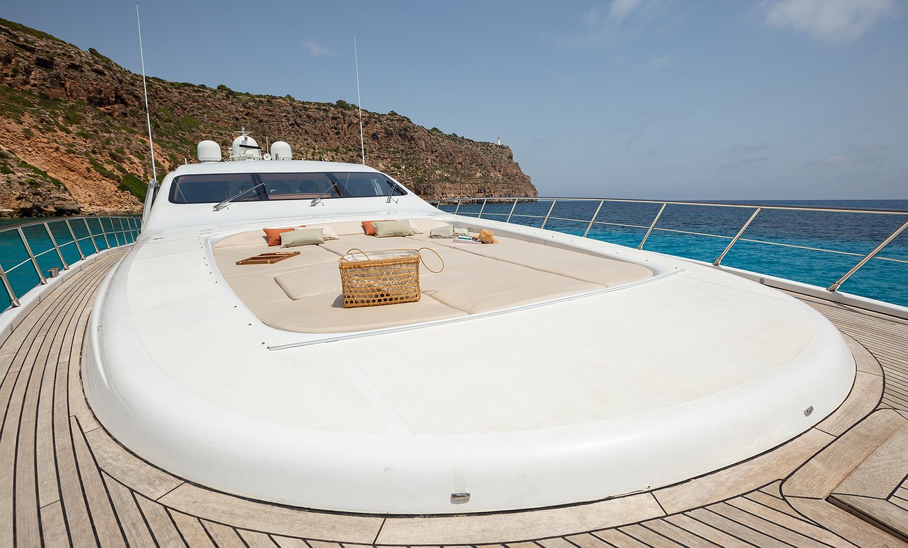 MANGUSTA 108 N