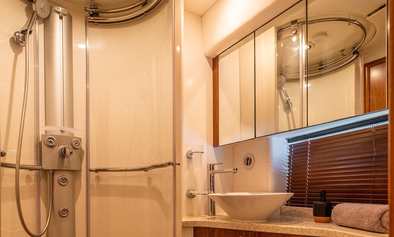 SUNSEEKER PREDATOR 62