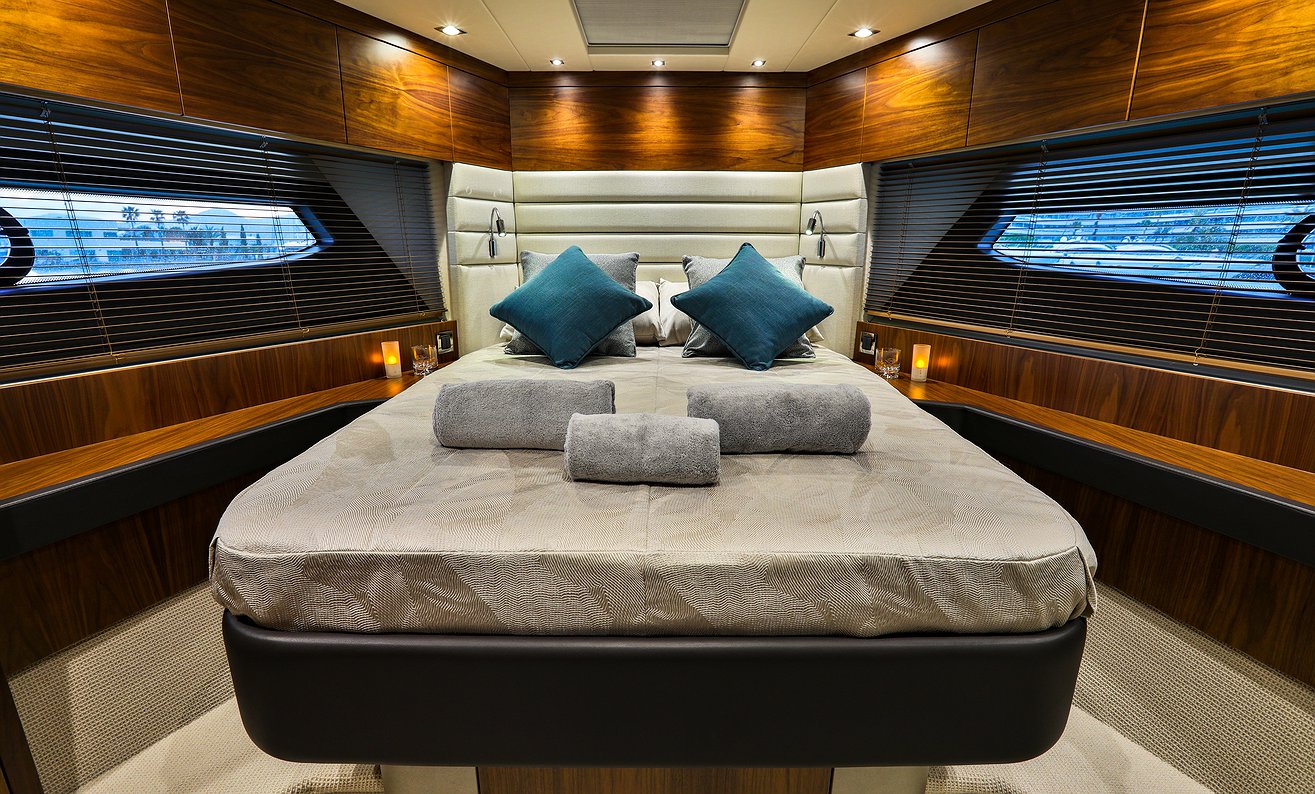 SUNSEEKER MANHATTAN 66