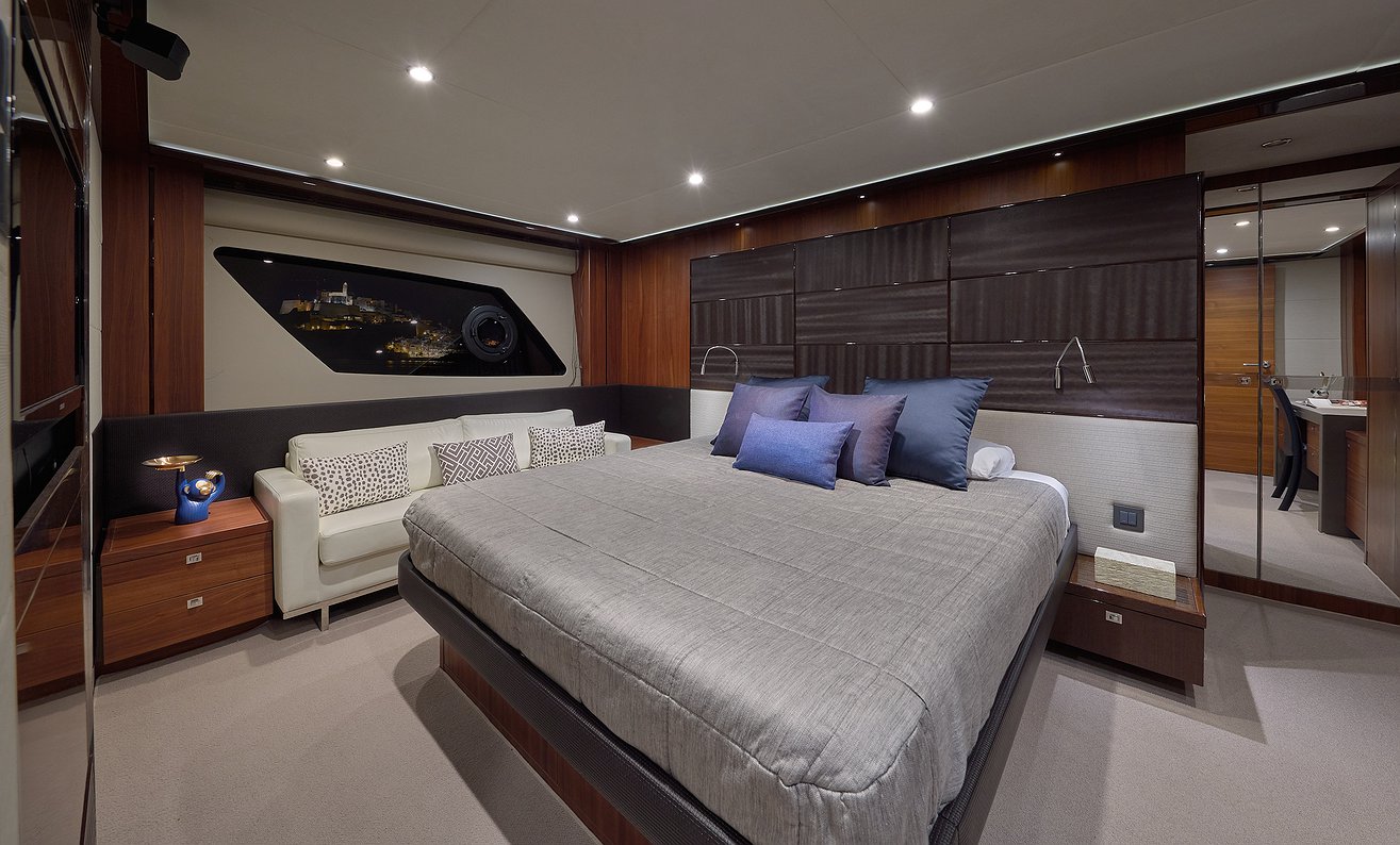 PRINCESS V72 RT