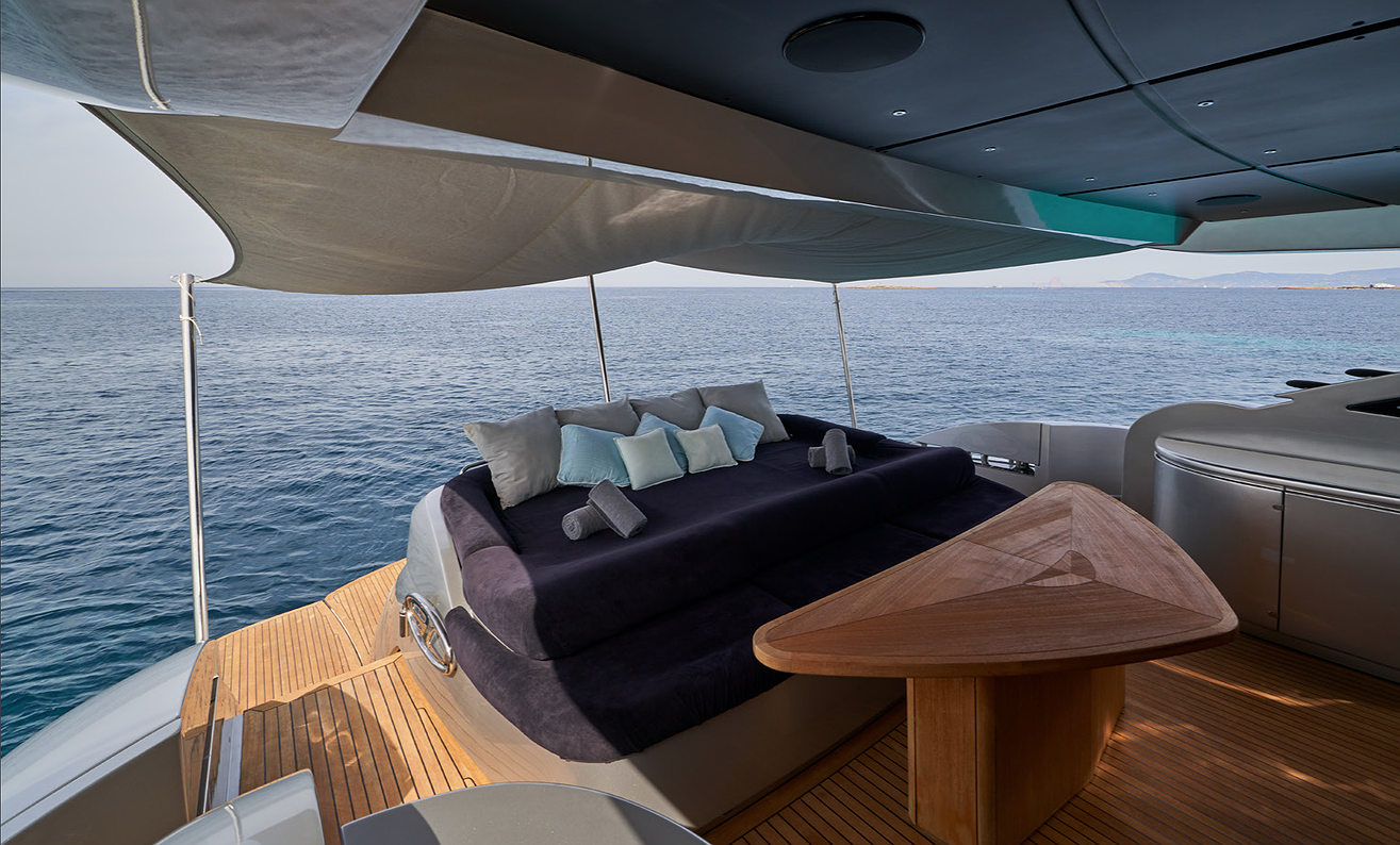 PERSHING 90 D
