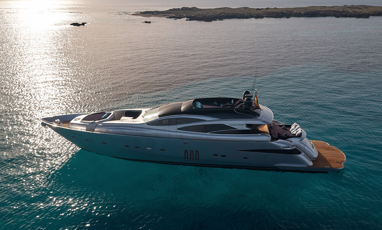 PERSHING 90 D