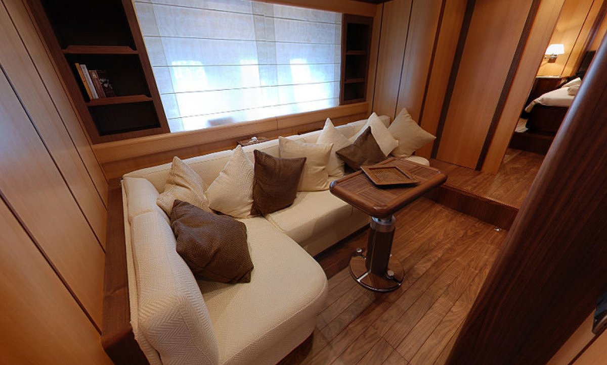 MANGUSTA 72