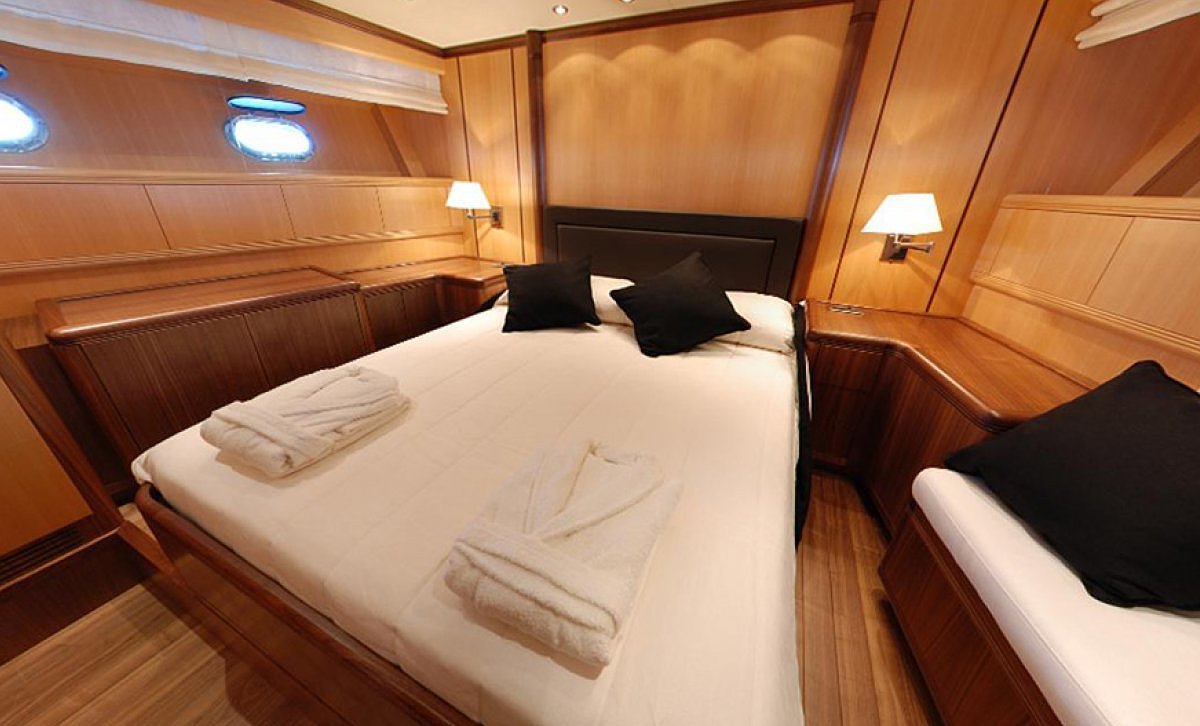 MANGUSTA 72