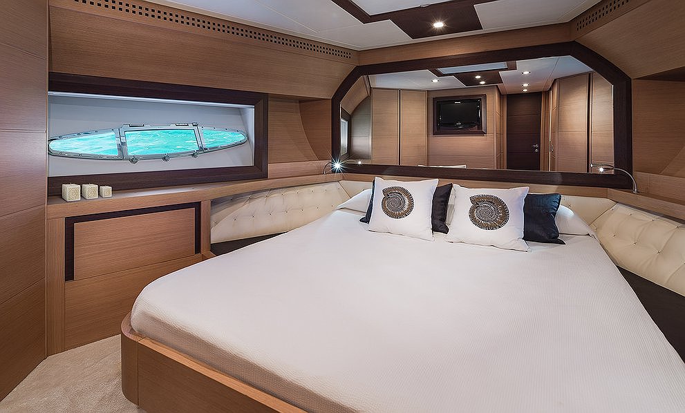PERSHING 72 S