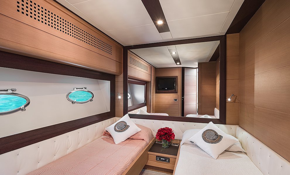 PERSHING 72 S